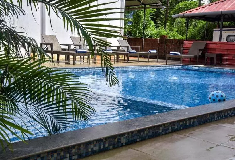 ホテル Candolim Grande