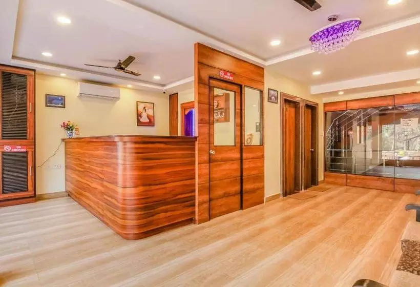 ホテル Candolim Grande