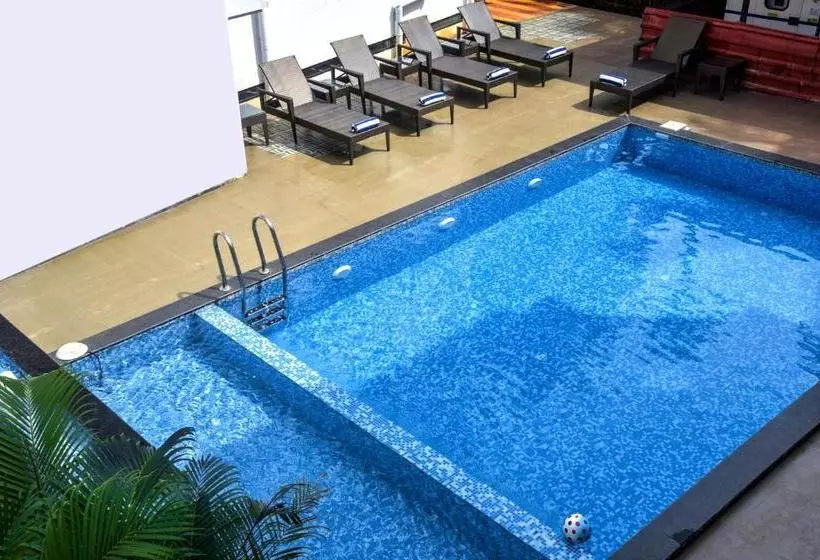 ホテル Candolim Grande