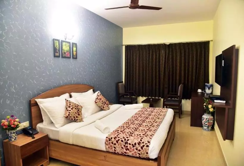 ホテル Candolim Grande