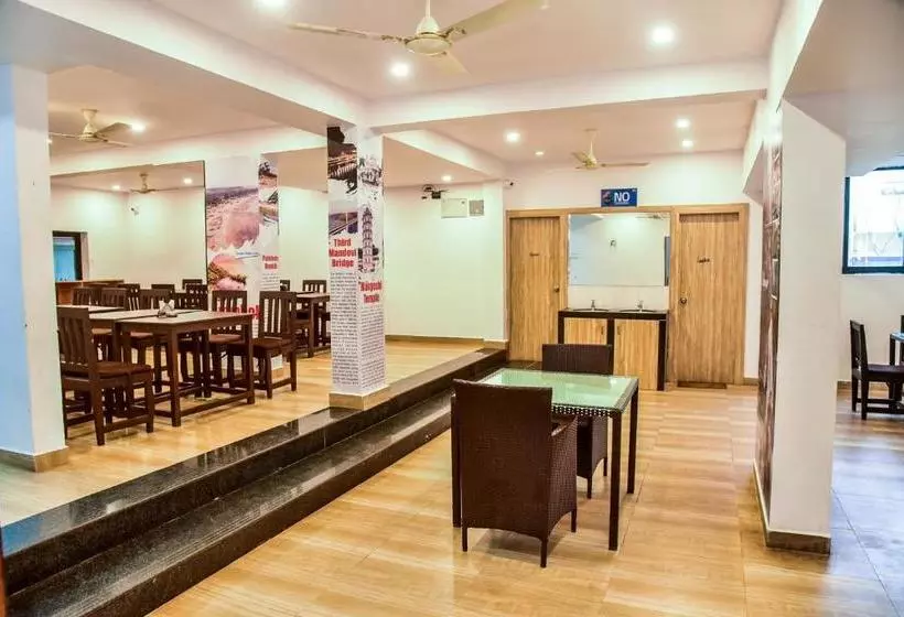 ホテル Candolim Grande