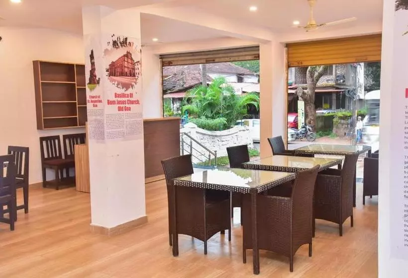 ホテル Candolim Grande