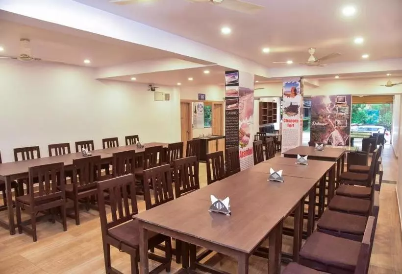 ホテル Candolim Grande