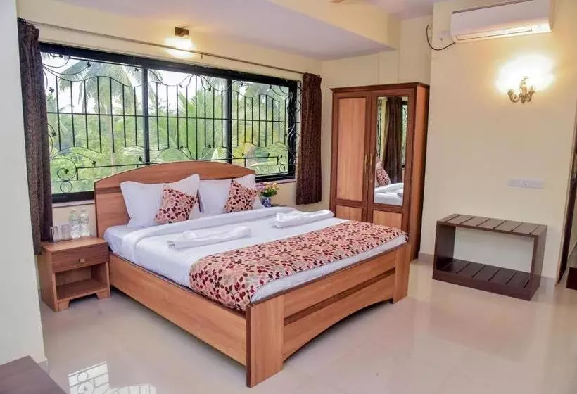 ホテル Candolim Grande