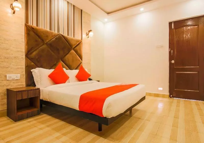 Hotelli Colleins Holiday Homes By Oyo Rooms