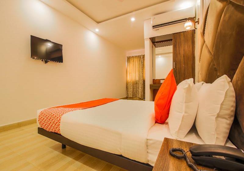 Отель Colleins Holiday Homes By Oyo Rooms