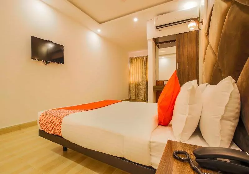 Hotelli Colleins Holiday Homes By Oyo Rooms