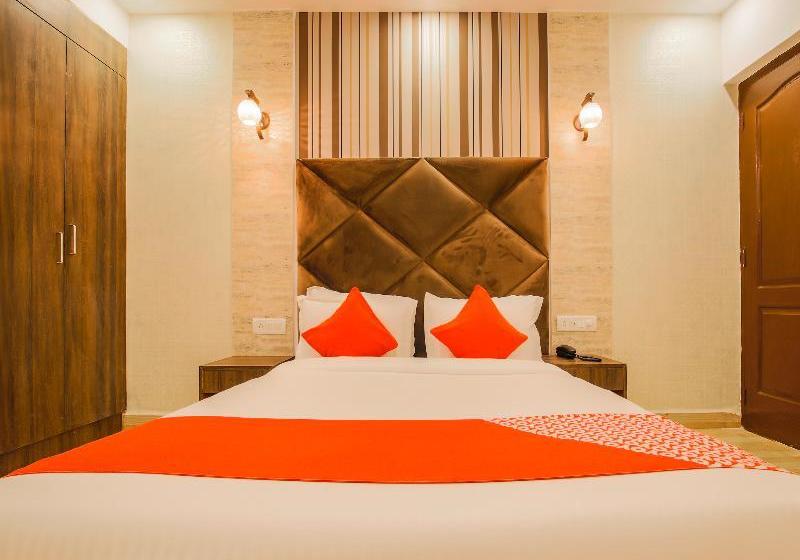 Отель Colleins Holiday Homes By Oyo Rooms