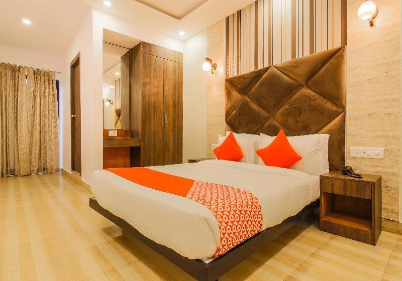 Отель Colleins Holiday Homes By Oyo Rooms