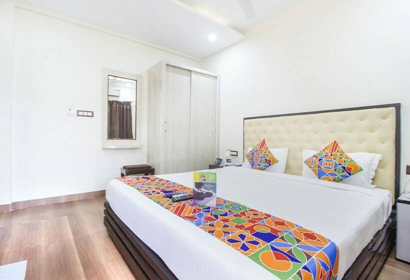 Hotel Fabexpress The Sky