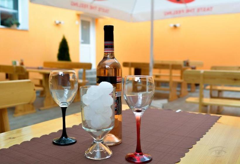 בית מלון כפרי Rade 1