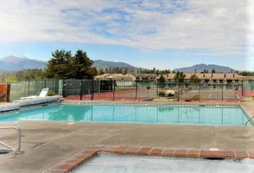 فندق Pines At Meadow Ridge