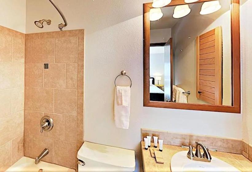 فندق Pines At Meadow Ridge