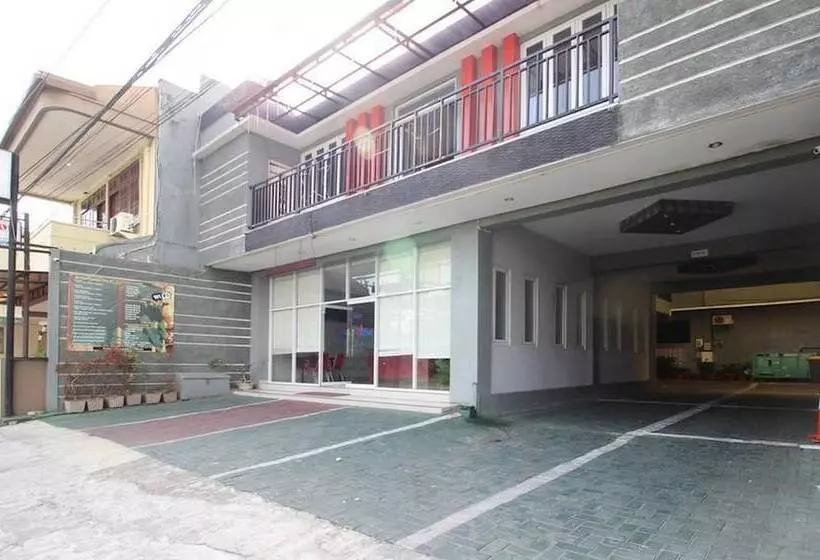 Reddoorz Plus @ Hotel Star 88