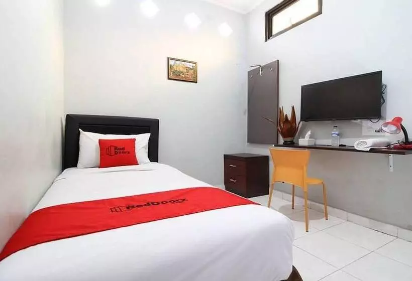 Reddoorz Plus @ Hotel Star 88