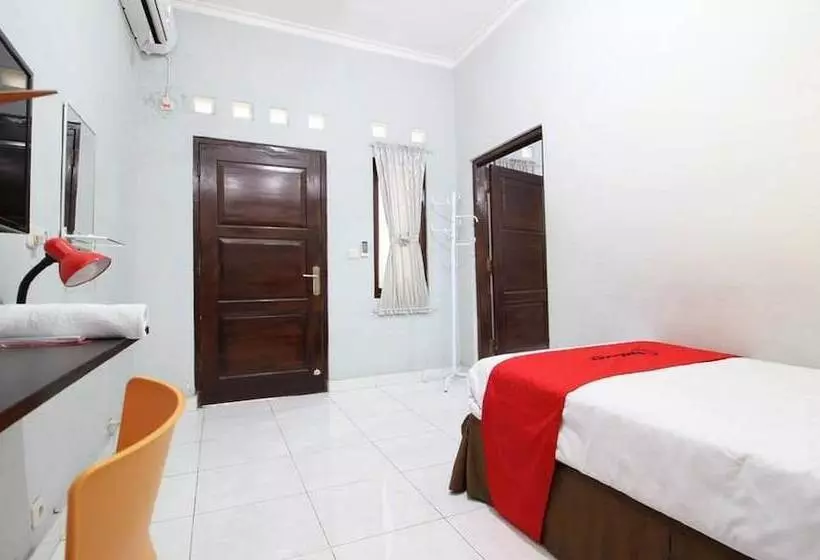 Reddoorz Plus @ Hotel Star 88