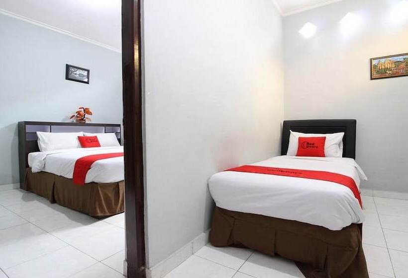 Reddoorz Plus @ Hotel Star 88