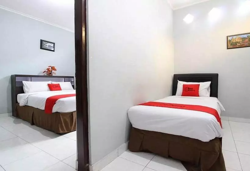 Reddoorz Plus @ Hotel Star 88