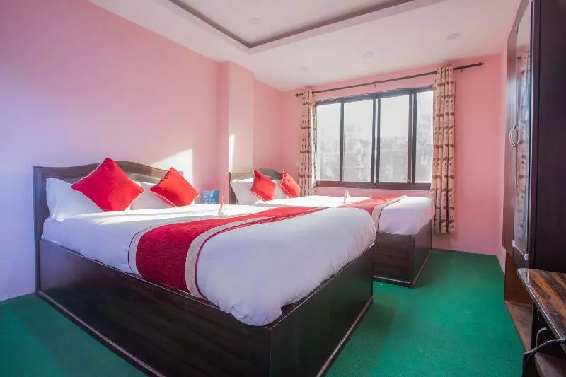 هتل Pranisha Inn