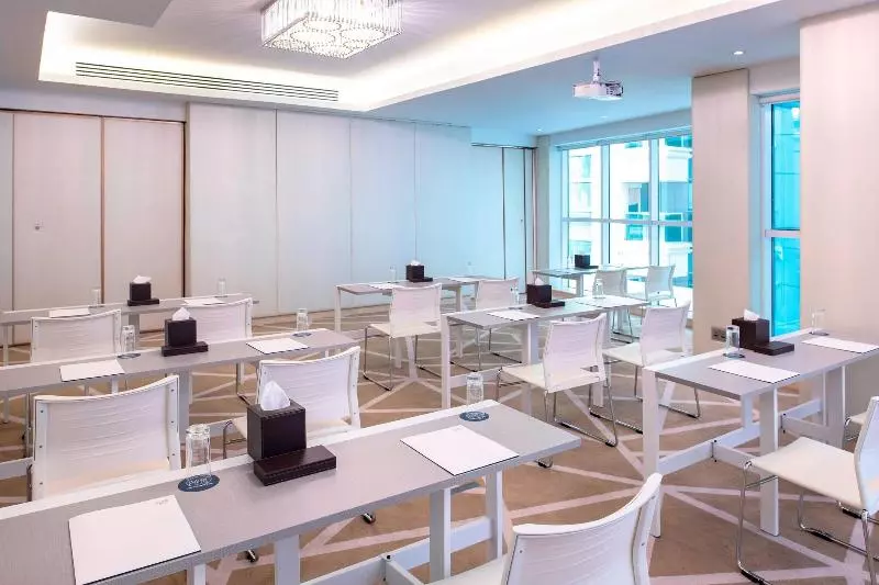 ホテル Four Points By Sheraton Sharjah