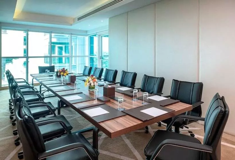 ホテル Four Points By Sheraton Sharjah