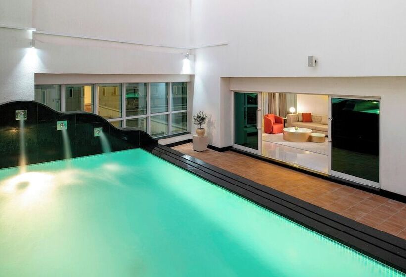 هتل Four Points By Sheraton Sharjah