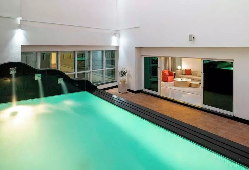 ホテル Four Points By Sheraton Sharjah