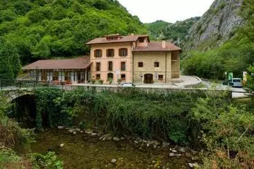 Отель La Casona De Mestas