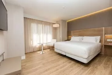 Отель NH Oviedo Principado