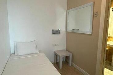 Отель Trafalgar