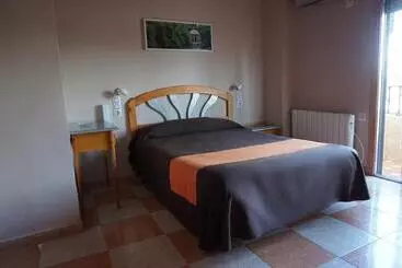 هتل Hostal Alamare