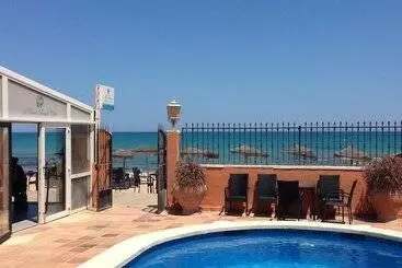 מלון דירות Lloyds Beach Club