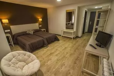 فندق Hostal Elvira