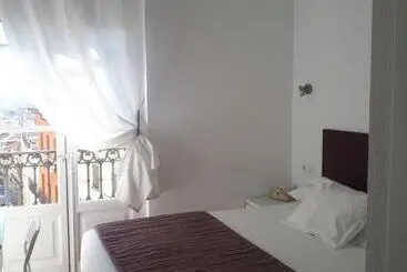 هتل Hostal Santa Isabel