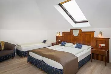 Отель Bayrischer Hof