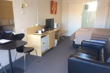 Hotel Ambassador Motor Inn