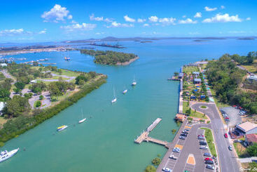 Queens Hotel & Motel