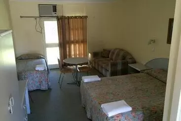 酒店 Glades Country Club Motor Inn