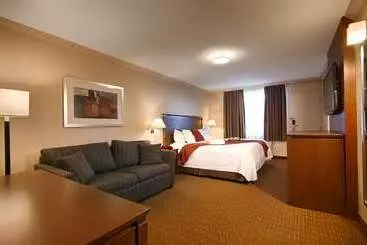 Отель Best Western Plus Guildwood Inn