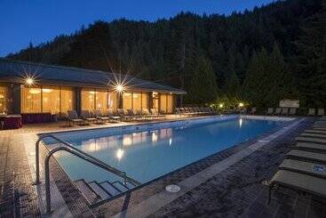 Szálloda Harrison Hot Springs Resort & Spa