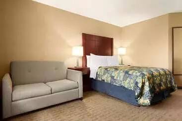 Отель Travelodge By Wyndham Oshawa Whitby
