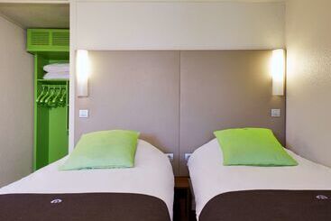 ホテル Campanile Plaisir