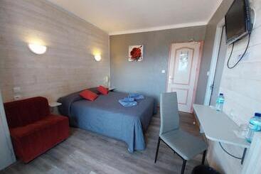 هتل Hôtel L Oustalet