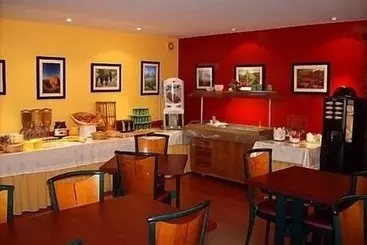 Отель Hôtel Le Chêne Vert