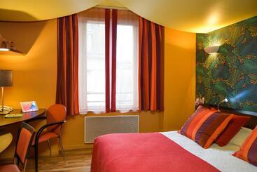 ホテル Logis Hôtels Le Saint Georges