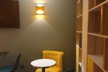 Panam Hotel Paris Gambetta  Place Gambetta Mairie Du 20 Emme