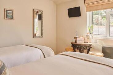 בית מלון כפרי The Old Ferry Inn