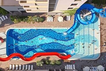 בית מלון כפרי Serena Majestic