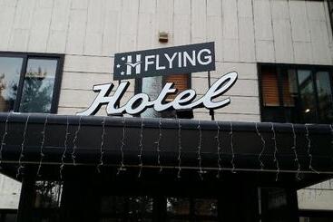 هتل Flying