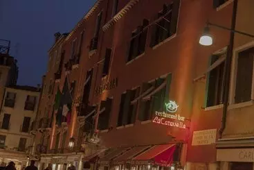 هتل Saturnia & International